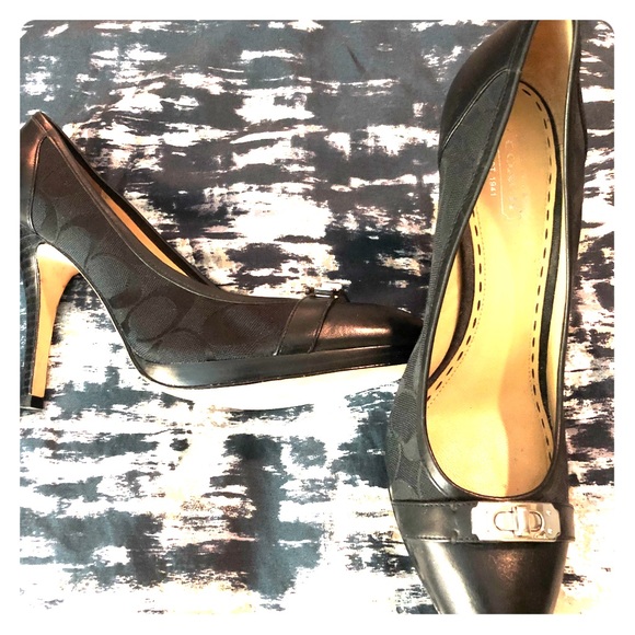 Coach heels - Picture 1 of 1